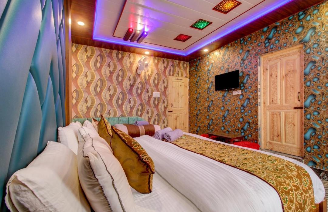 Hotel Royal Hameed Сринагар Номер фото